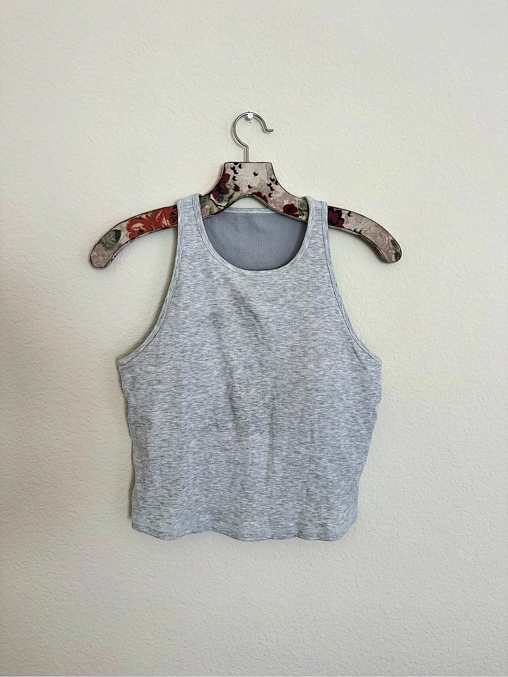Vuori Pose Plyo Tank Gray Tank Top Size Large Like New